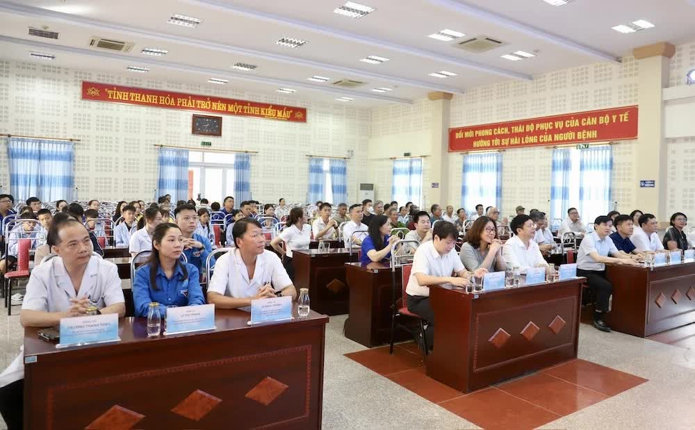 Các đại biểu tham dự chương trình