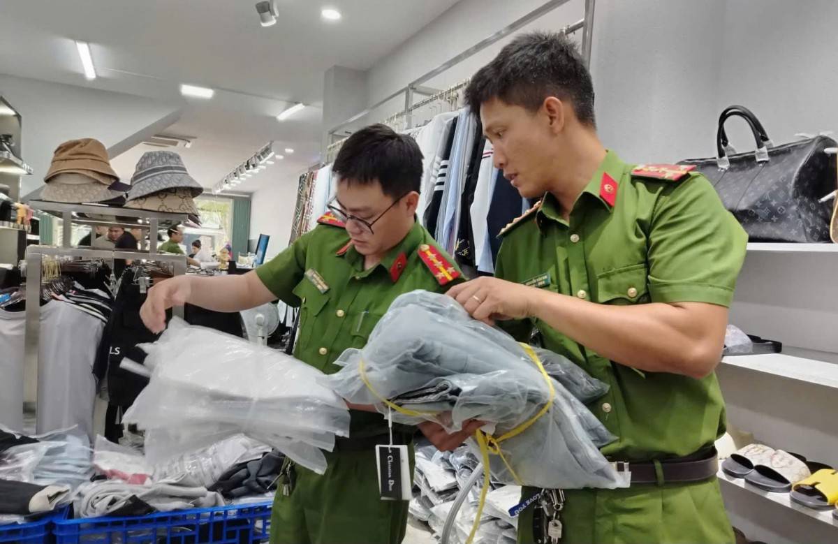 Đắk Lắk: Phát hiện 1.820 sản phẩm hàng hóa gắn mác các thương hiệu nổi tiếng thế giới