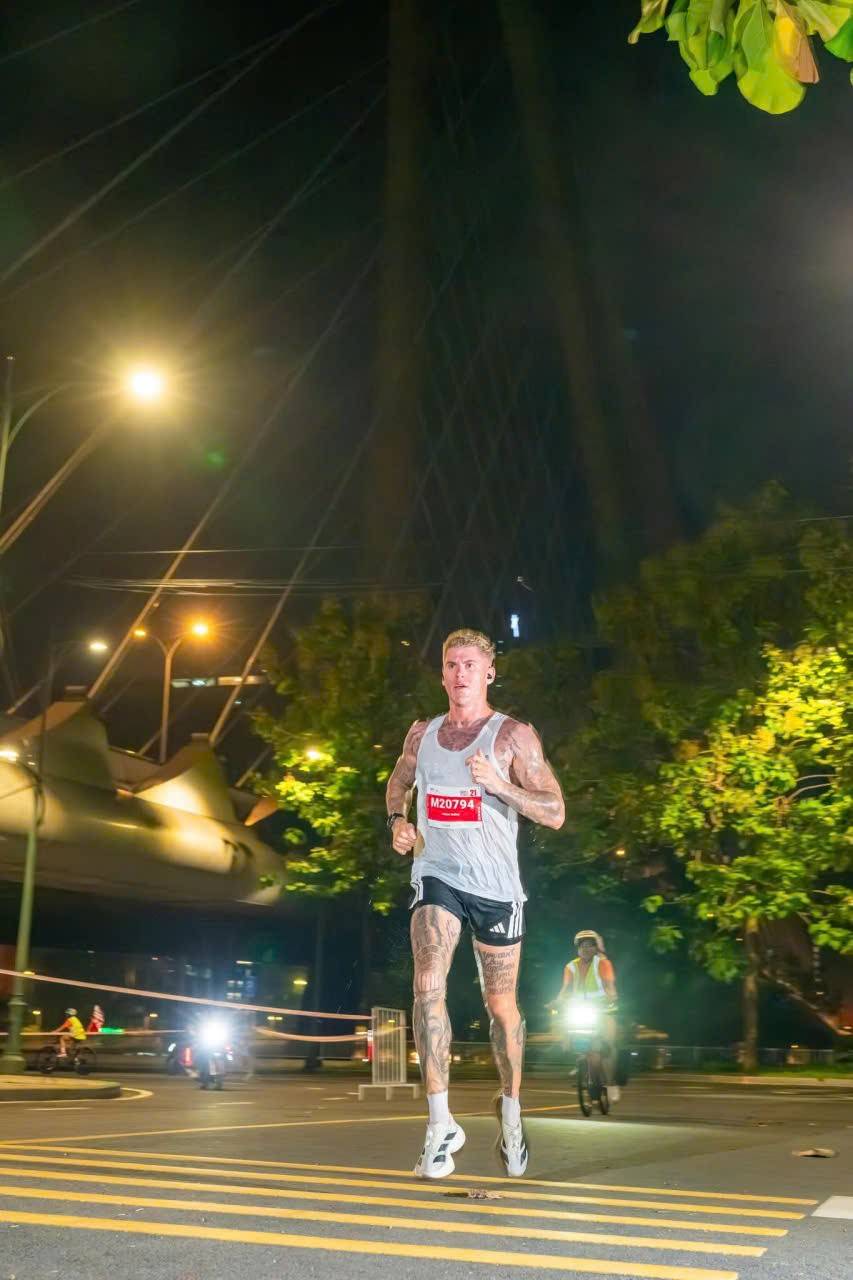 Hơn 4000 runner cùng lan tỏa tinh thần “Tri thức – Con người – Tương lai” tại UEH Run Half Marathon 2026