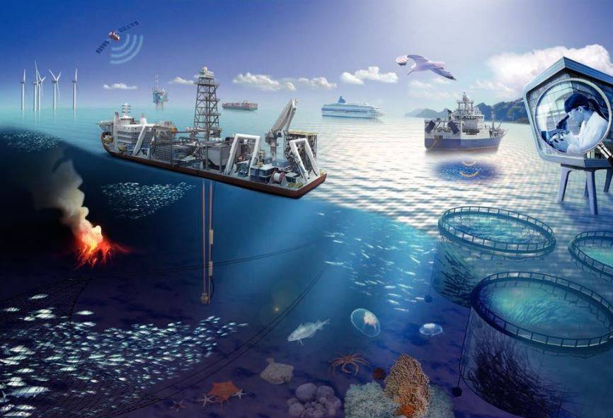 Kinh tế biển (tiếng Anh: Ocean Economy) là cơ hội mở rộng biên giới kinh tế của các quốc gia ven biển vượt ra ngoài lãnh thổ của họ.