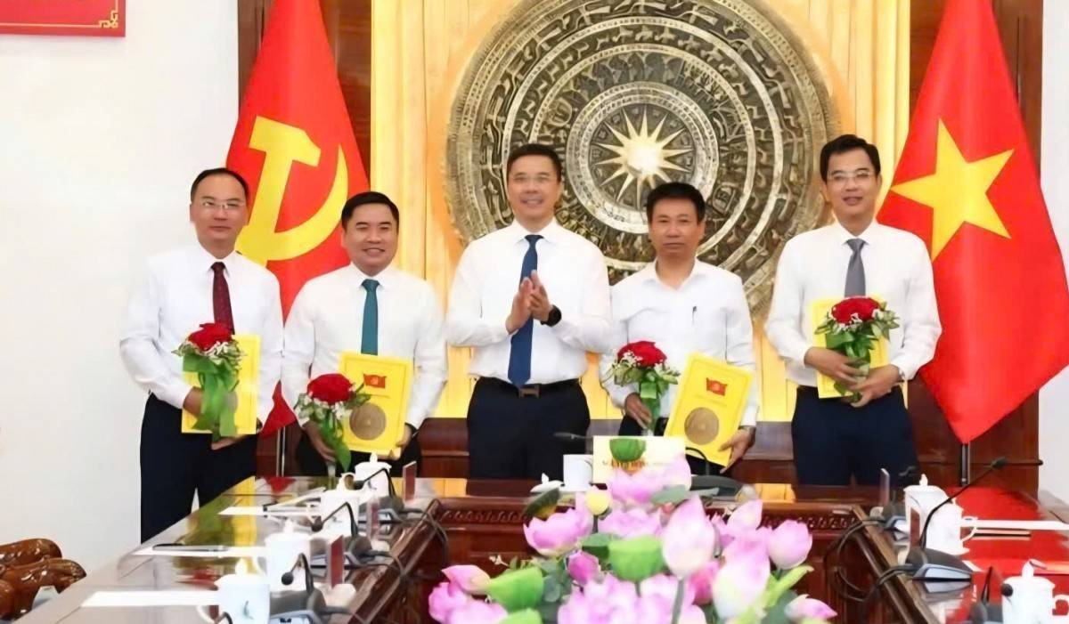 Thanh Hóa: Ban Thường vụ Tỉnh ủy bổ nhiệm, tiếp nhận 4 cán bộ cấp sở, ngành