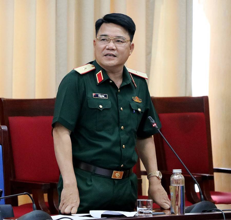 Thiếu tướng Vũ Văn Tùng – Chỉ huy trưởng Bộ Chỉ huy Quân sự tỉnh Nghệ An trao đổi quan điểm về việc di dời đài K5 tại cuộc họp