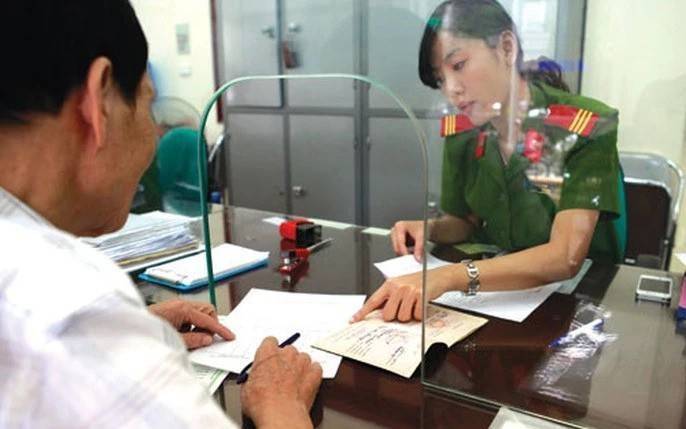 Luật mới về lưu trú qua đêm từ 1/7: Vắng chủ nhà, khách phải tự khai báo