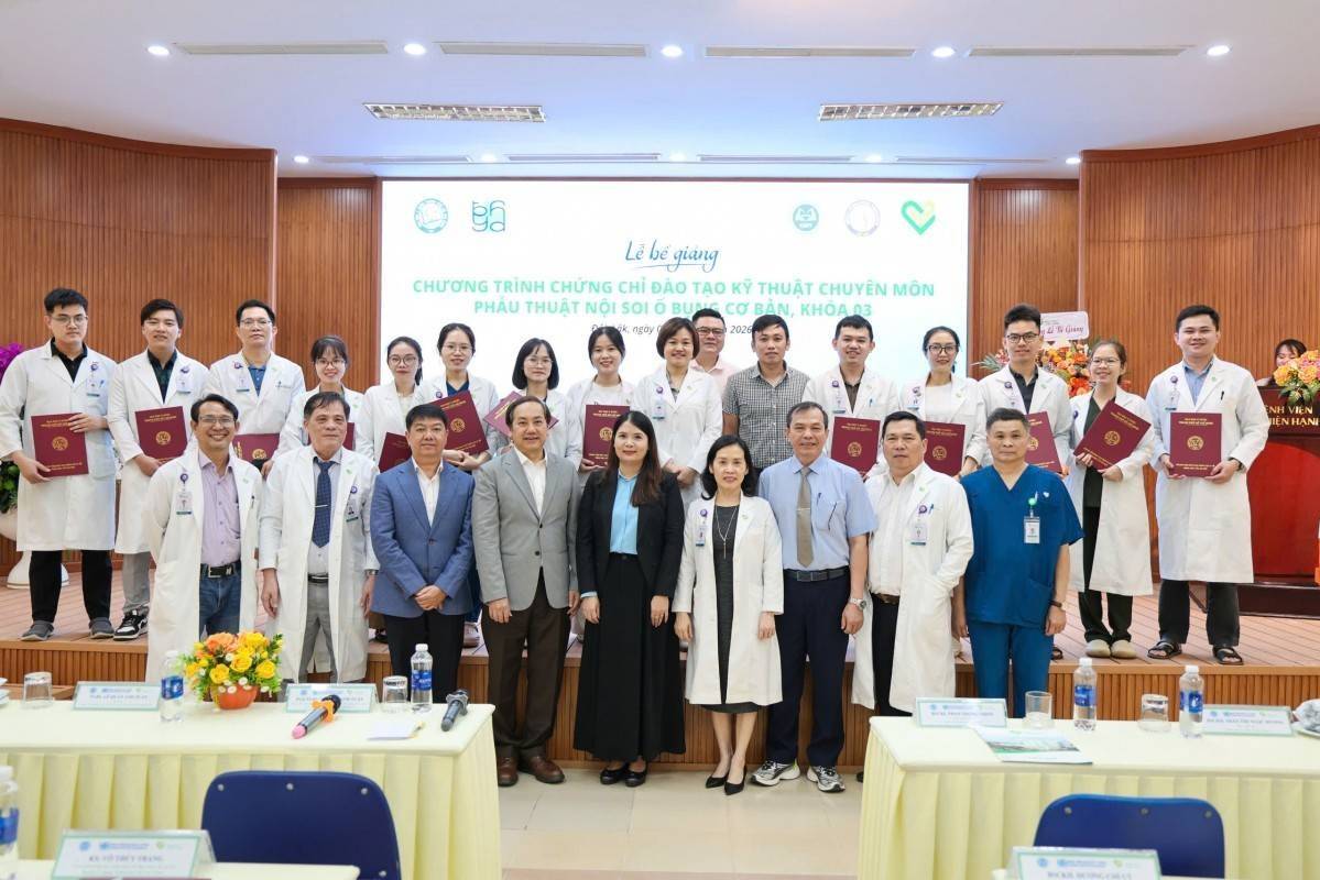 Bế giảng lớp “Phẫu thuật nội soi ổ bụng cơ bản” tại Đắk Lắk