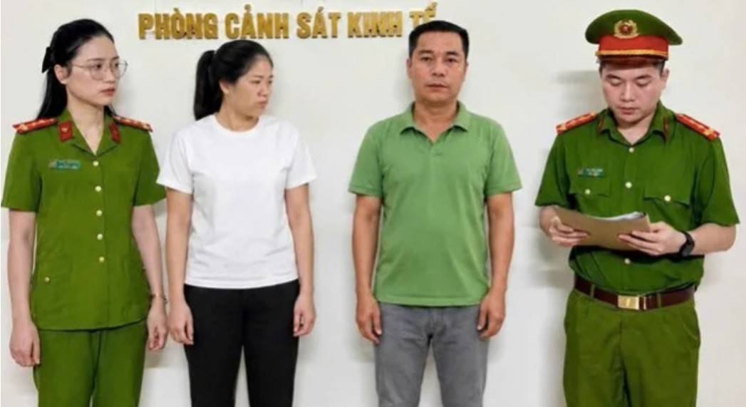 Cơ quan Cảnh sát điều tra Công an tỉnh Ninh Bình công bố quyết định khởi tố bị can đối với Nguyễn Văn Viện và Ngô Thị Hà.