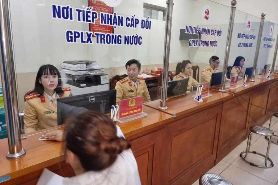Đề xuất rút ngắn một nửa thời gian cấp, đổi giấy phép lái xe