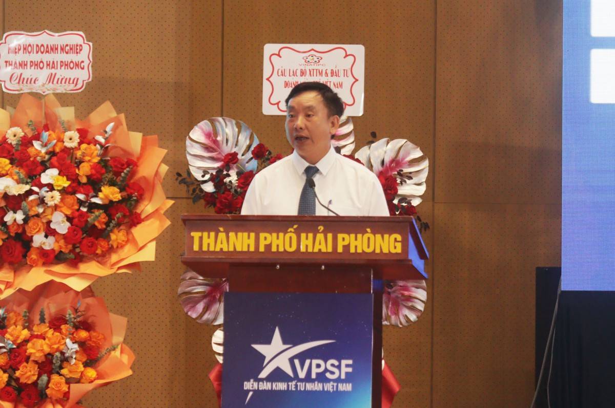 Phó Chủ tịch UBND thành phố Trần Văn Quân phát biểu tại Diễn đàn.