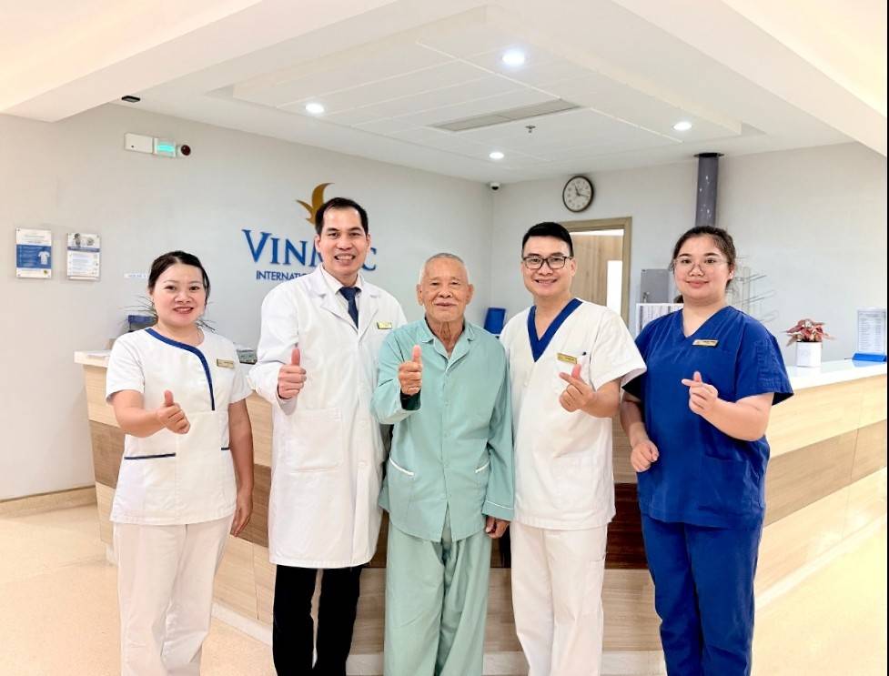 Bệnh nhân hồi phục tốt sau ca phẫu thuật tại Bệnh viện Đa khoa Vinmec Hạ Long.