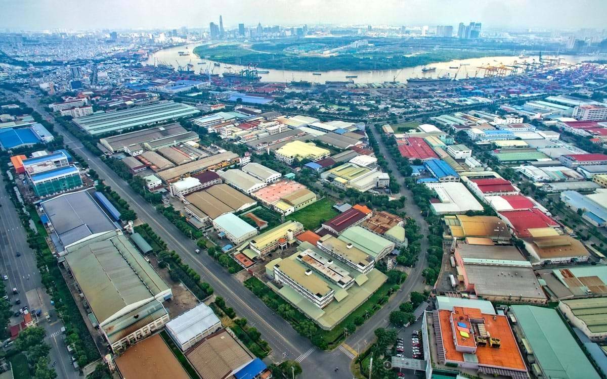 Cổ phiếu ngân hàng phân hóa mạnh, rủi ro nợ xấu bất động sản cần được giám sát