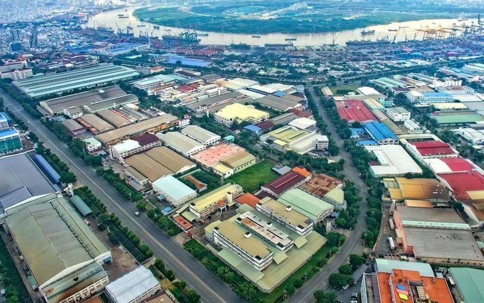 Cổ phiếu ngân hàng phân hóa mạnh, rủi ro nợ xấu bất động sản cần được giám sát
