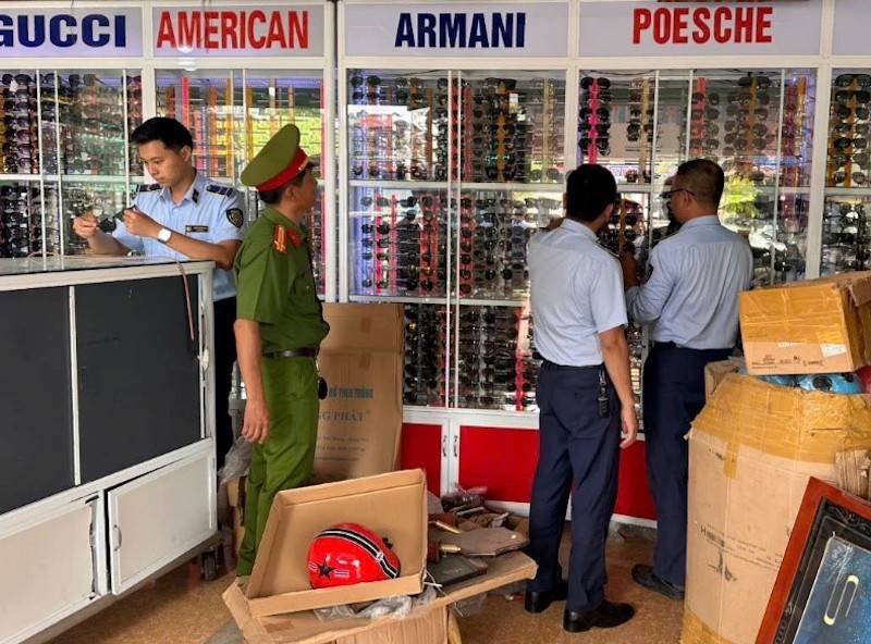 Tập trung giám sát, kiểm tra, kiểm soát và xử lý nghiêm hành vi xâm phạm quyền sở hữu trí tuệ, đặc biệt là hàng tiêu dùng, dược phẩm, mỹ phẩm, thực phẩm chức năng… 