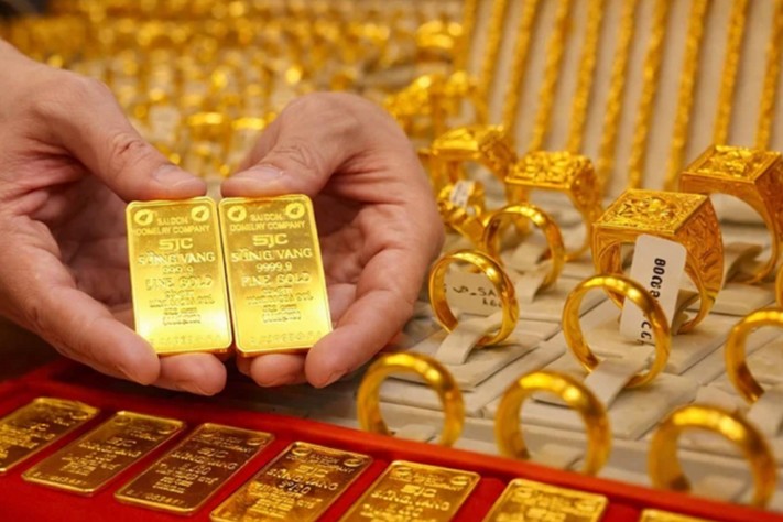 Giá vàng lao dốc, nhà đầu tư có nên bắt đáy?