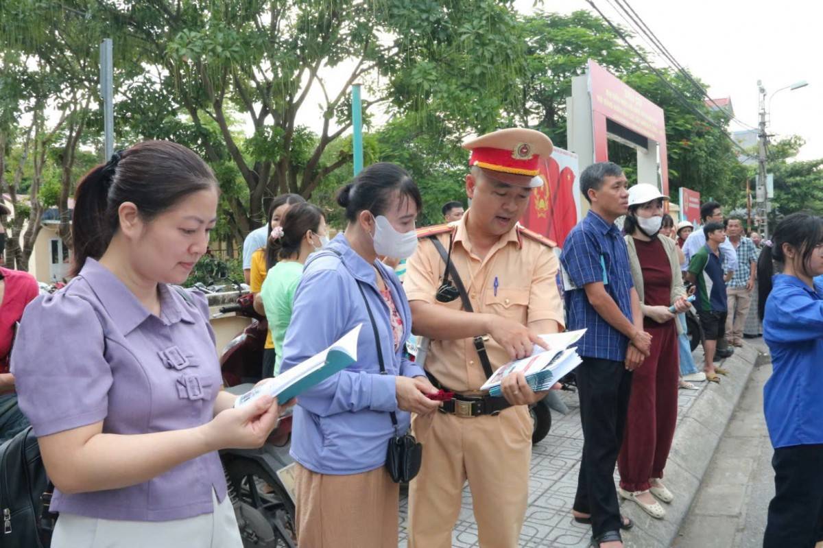 Tại điểm thi THPT Hàng Hải và điểm thi trường THPT Đồng Hòa (phường Kiến An), ảnh do chuyên đề An ninh HP cung cấp