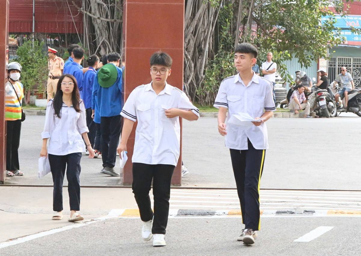 Tại điểm thi THPT Hàng Hải và điểm thi trường THPT Đồng Hòa (phường Kiến An), ảnh do chuyên đề An ninh HP cung cấp