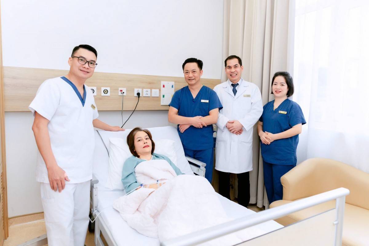Vinmec Hạ Long cứu nữ bệnh nhân 45 tuổi thoát nguy cơ thủng đại tràng do polyp tái phát phức tạp