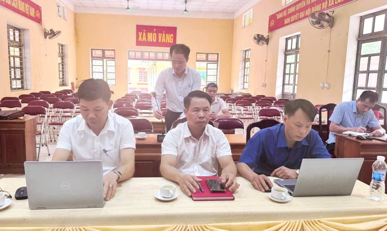 Các đại biểu tham dự hội nghị lấy ý kiến