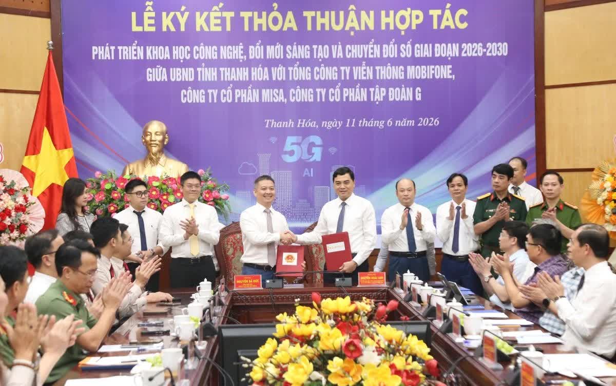 Lãnh đạo Ủy ban Nhân dân tỉnh Thanh Hóa ký kết biên bản hợp tác với lãnh đạo Công ty Cổ phần Tập đoàn G về chuyển đổi số.