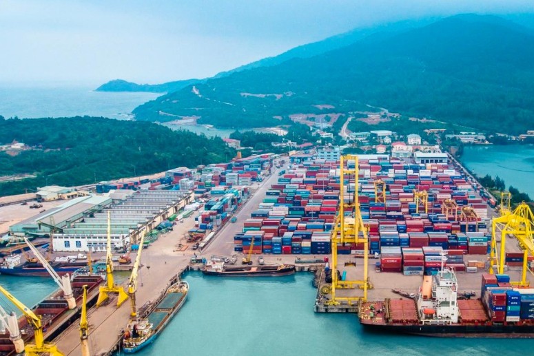 Việt Nam đang gặp áp lực hay bước vào chu kỳ tăng trưởng mới khi nhập siêu trở lại?