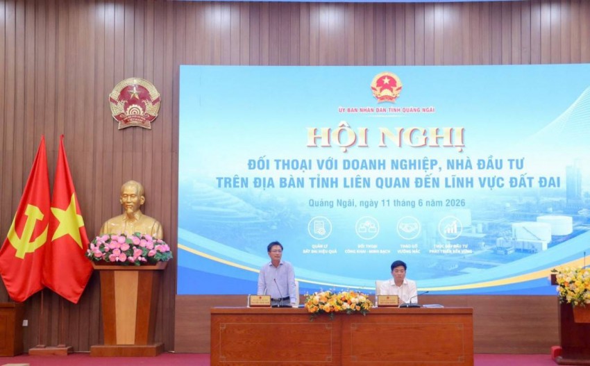 Phó Chủ tịch UBND tỉnh Nguyễn Ngọc Sâm và Phó Chủ tịch UBND tỉnh Đỗ Tâm Hiển chủ trì Hội nghị.