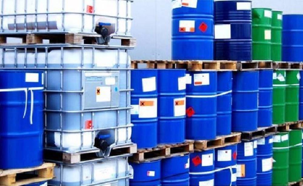 “Điểm nghẽn” thủ tục sau khi Luật Hóa chất 2025 có hiệu lực khiến hàng loạt container nguyên liệu mắc kẹt tại cảng. Trước thực trạng này, Bộ Công Thương đã khẩn cấp cho phép tiếp nhận hồ sơ giấy nhằm khơi thông thông quan, giúp doanh nghiệp ổn định sản xuất và giảm thiểu thiệt hại trong giai đoạn chuyển tiếp...