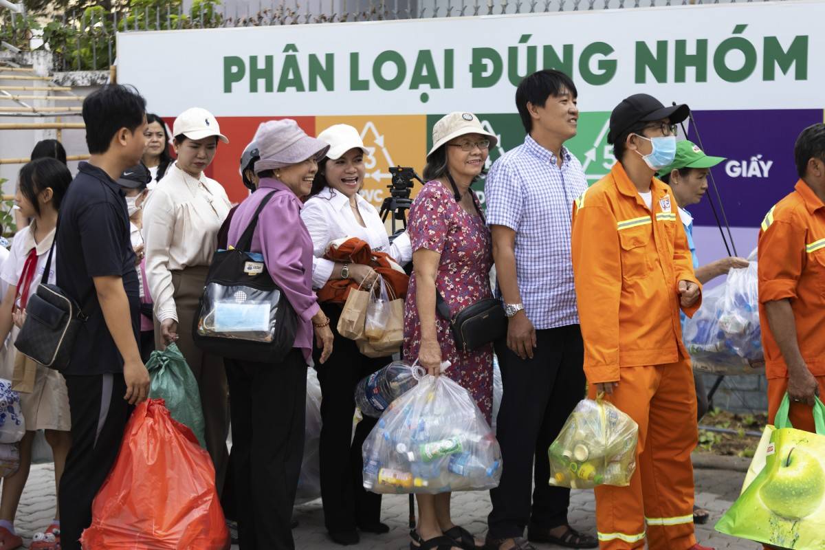 Người dân phường Tân Mỹ hào hứng sử dụng Trạm MRF