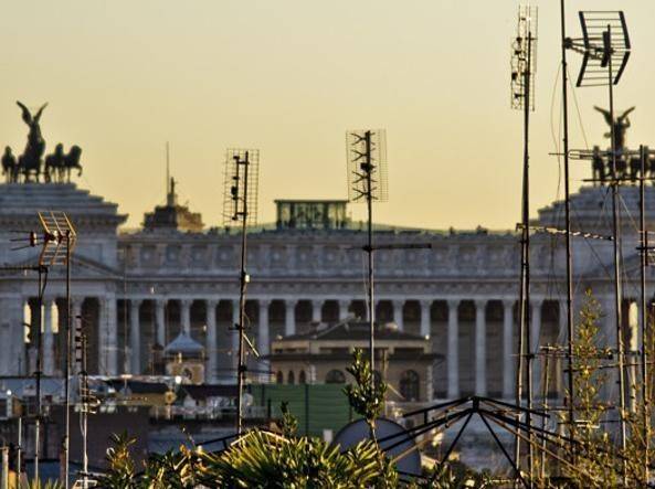 Italia mạnh tay với truyền hình lậu, thu giữ tài sản 650.000 euro