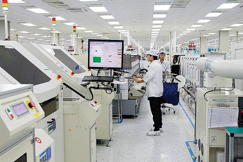 Các lĩnh vực như sản xuất linh kiện điện tử, hạ tầng dữ liệu, Internet vệ tinh và dịch vụ công nghệ được đánh giá là những cánh cửa để doanh nghiệp Việt Nam tham gia sâu hơn vào nền kinh tế không gian đang hình thành.