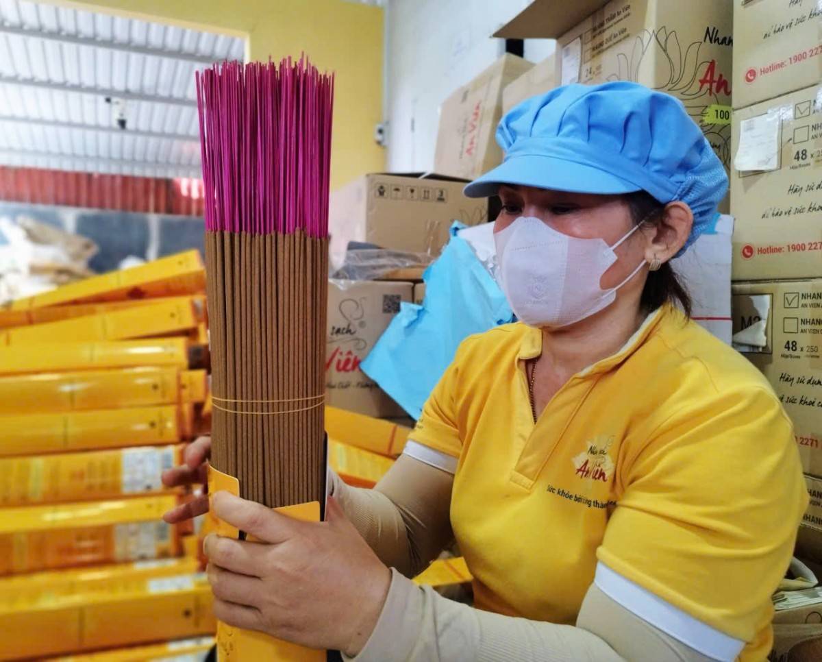 Từ nén nhang đến câu chuyện chất lượng cuộc sống