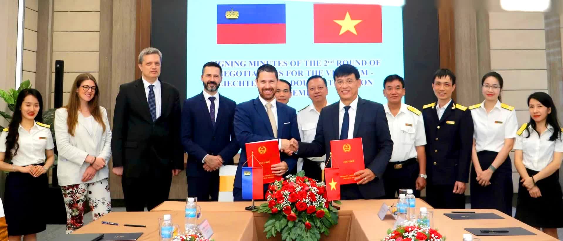 Liechtenstein và Việt Nam ký kết Biên bản ghi nhớ về dự thảo Hiệp định tránh đánh thuế hai lần giữa hai nước. Liechtenstein và Việt Nam ký kết Biên bản ghi nhớ về dự thảo Hiệp định tránh đánh thuế hai lần giữa hai nước.