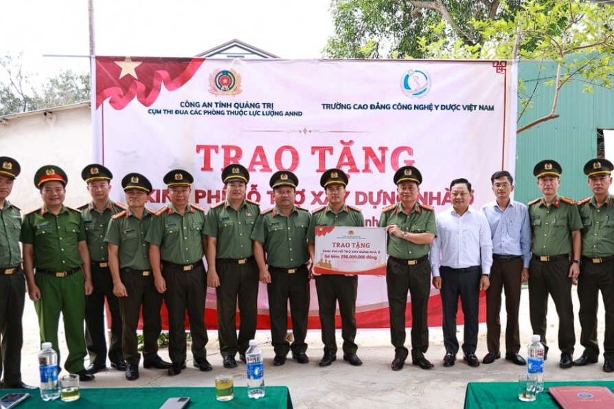 Quảng Trị: Trao 250 triệu đồng xây dựng nhà tình nghĩa cho cán bộ An ninh