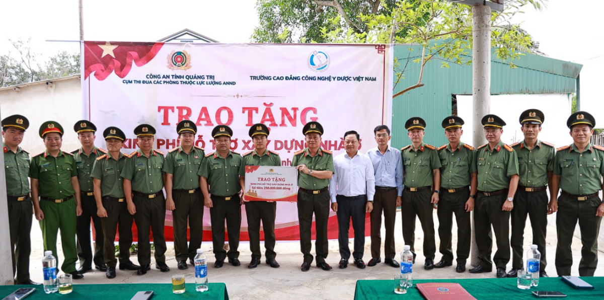 Quảng Trị: Trao 250 triệu đồng xây dựng nhà tình nghĩa cho cán bộ An ninh