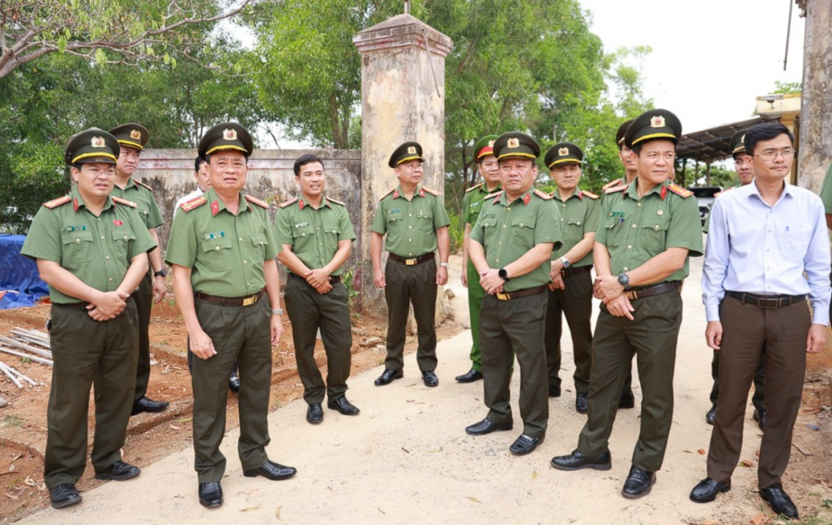 Quảng Trị: Trao 250 triệu đồng xây dựng nhà tình nghĩa cho cán bộ An ninh