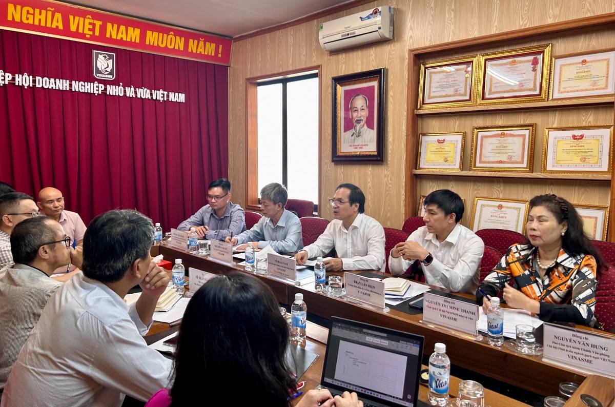 Đại diện VINASME, TS. Tô Hoài Nam, Phó Chủ tịch Thường trực kiêm Tổng Thư ký Hiệp hội Doanh nghiệp nhỏ và vừa Việt Nam, khẳng định vai trò cầu nối của Hiệp hội trong việc tập hợp tiếng nói doanh nghiệp
