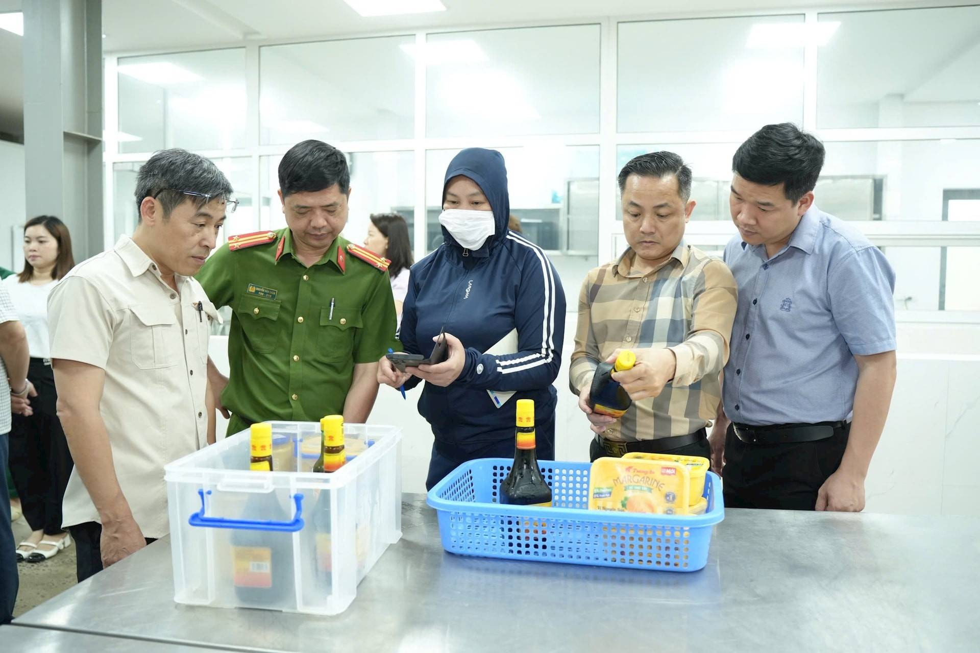 Bộ Công an đề xuất trao quyền thanh tra đột xuất, thu hồi thực phẩm nguy cơ cao trong 24 giờ