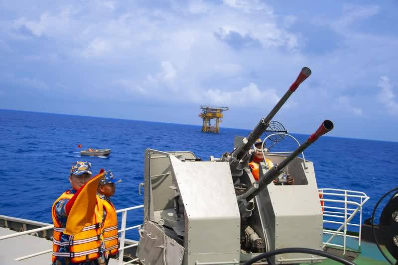 Vùng 2 Hải quân quyết liệt bảo vệ ngư trường khu vực biển giáp ranh