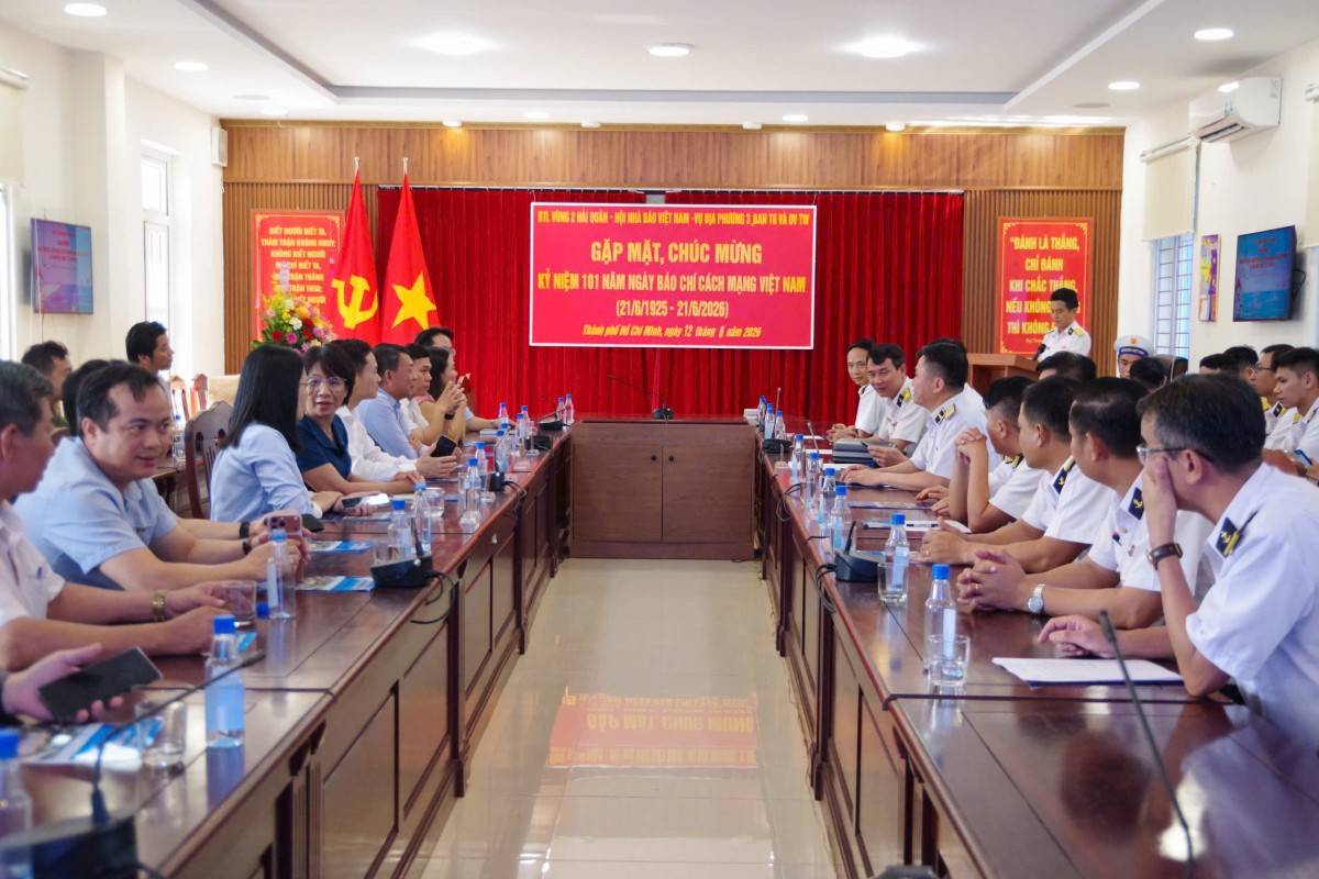 Vùng 2 Hải quân quyết liệt bảo vệ ngư trường khu vực biển giáp ranh