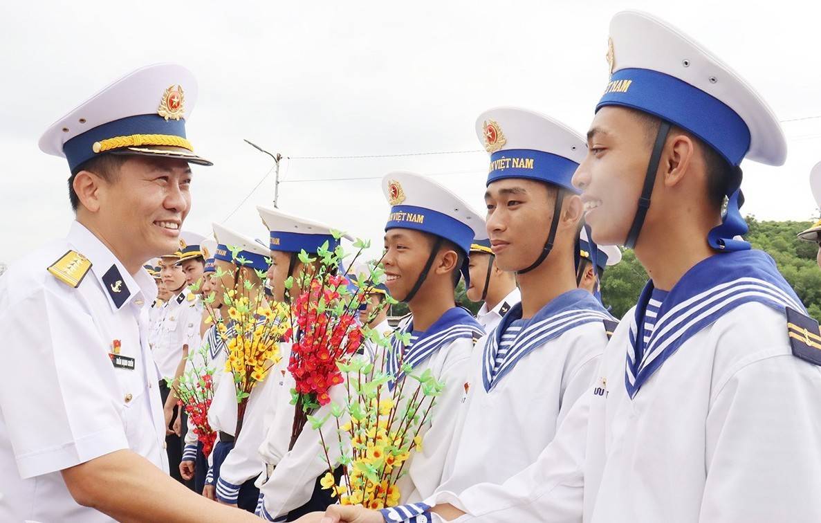 Vùng 2 Hải quân quyết liệt bảo vệ ngư trường khu vực biển giáp ranh
