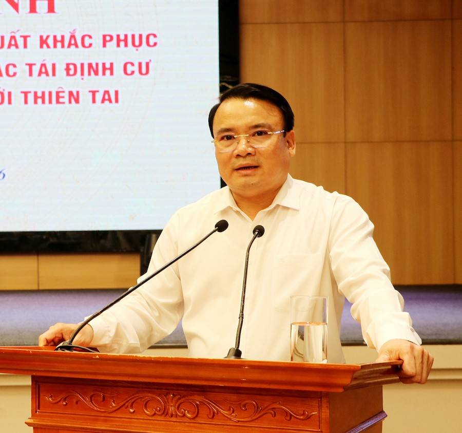 Ông Phùng Thành Vinh - Phó Chủ tịch UBND tỉnh nghệ An phát biểu tại Phiên giải trình