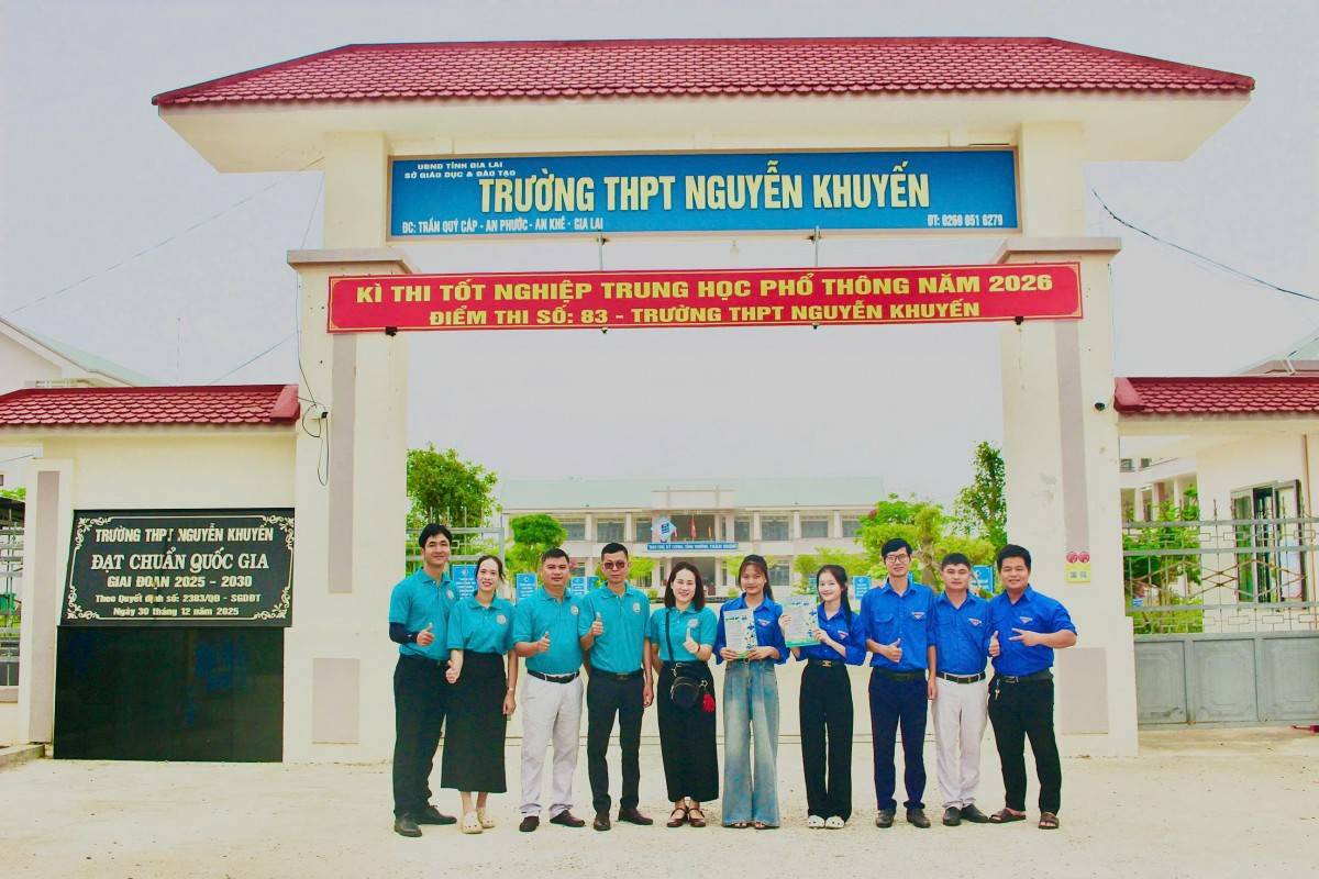 tuổi trẻ Trường Cao đẳng Cơ điện - Xây dựng và Nông lâm Trung bộ tiếp tục viết tiếp hành trình 19 năm đồng hành cùng sĩ tử khu vực phía Tây tỉnh Gia Lai .
