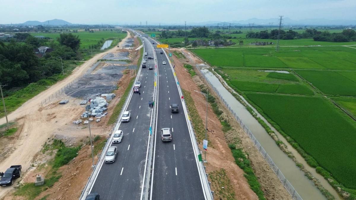 Phê duyệt mức phí 13 tuyến cao tốc Bắc - Nam, triển khai thu phí đồng bộ