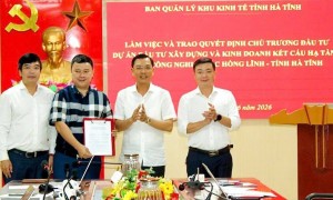 Hà Tĩnh trao quyết định chấp thuận chủ trương đầu tư Dự án Khu công nghiệp Bắc Hồng Lĩnh