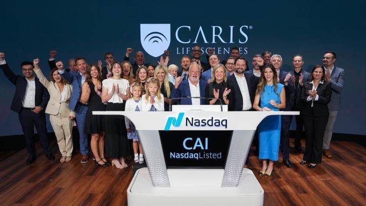 Việc Caris Life Sciences niêm yết trên Nasdaq năm 2025 đã đưa David Dean Halbert gia nhập hàng ngũ tỷ phú công nghệ sinh học của Mỹ.