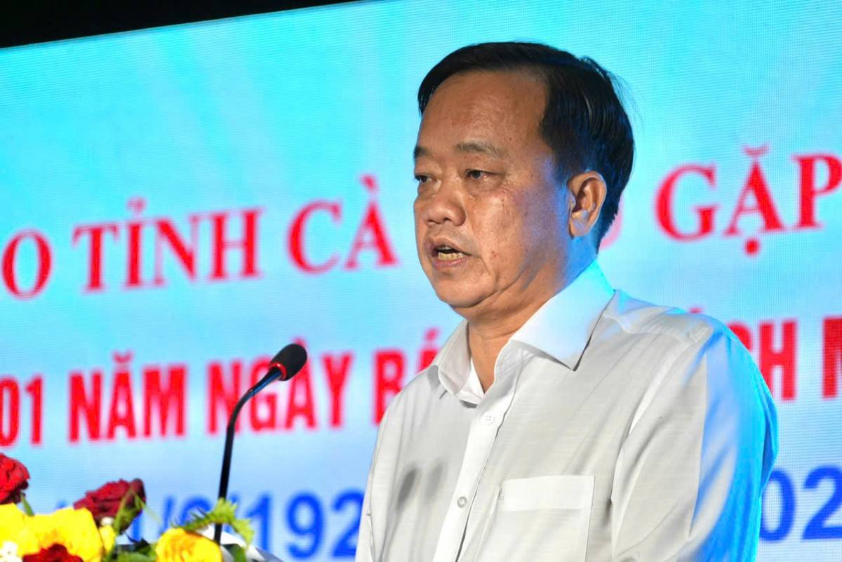 Phó Bí thư Thường trực Tỉnh ủy Cà Mau Huỳnh Quốc Việt phát biểu tại buổi gặp gỡ.