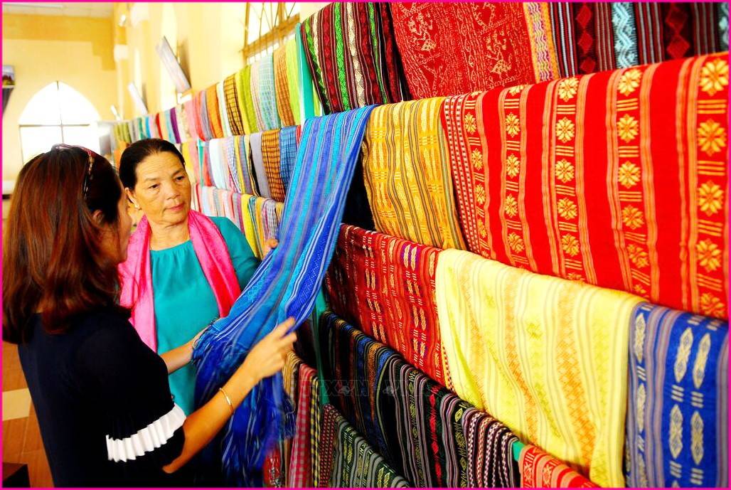 Làng dệt Mỹ Nghiệp – biểu tượng thổ cẩm Chăm Pa rực rỡ