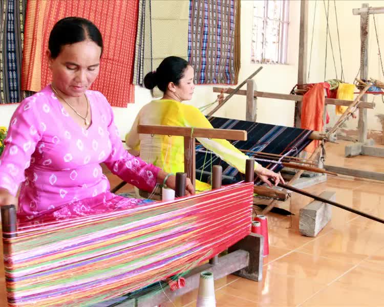 Làng dệt Mỹ Nghiệp – biểu tượng thổ cẩm Chăm Pa rực rỡ