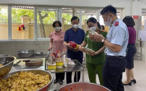 Quyết liệt kiểm soát và xử lý vi phạm về an toàn thực phẩm trong 6 tháng đầu năm