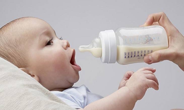 Bộ Y tế cũng yêu cầu các cơ quan chức năng đồng thời tuyên truyền thông tin cho người tiêu dùng biết để không sử dụng toàn bộ các lô sản phẩm sữa bột trẻ em Nara Organics Whole Milk Organic Powdered Infant Formula nêu trên (Ảnh minh họa).