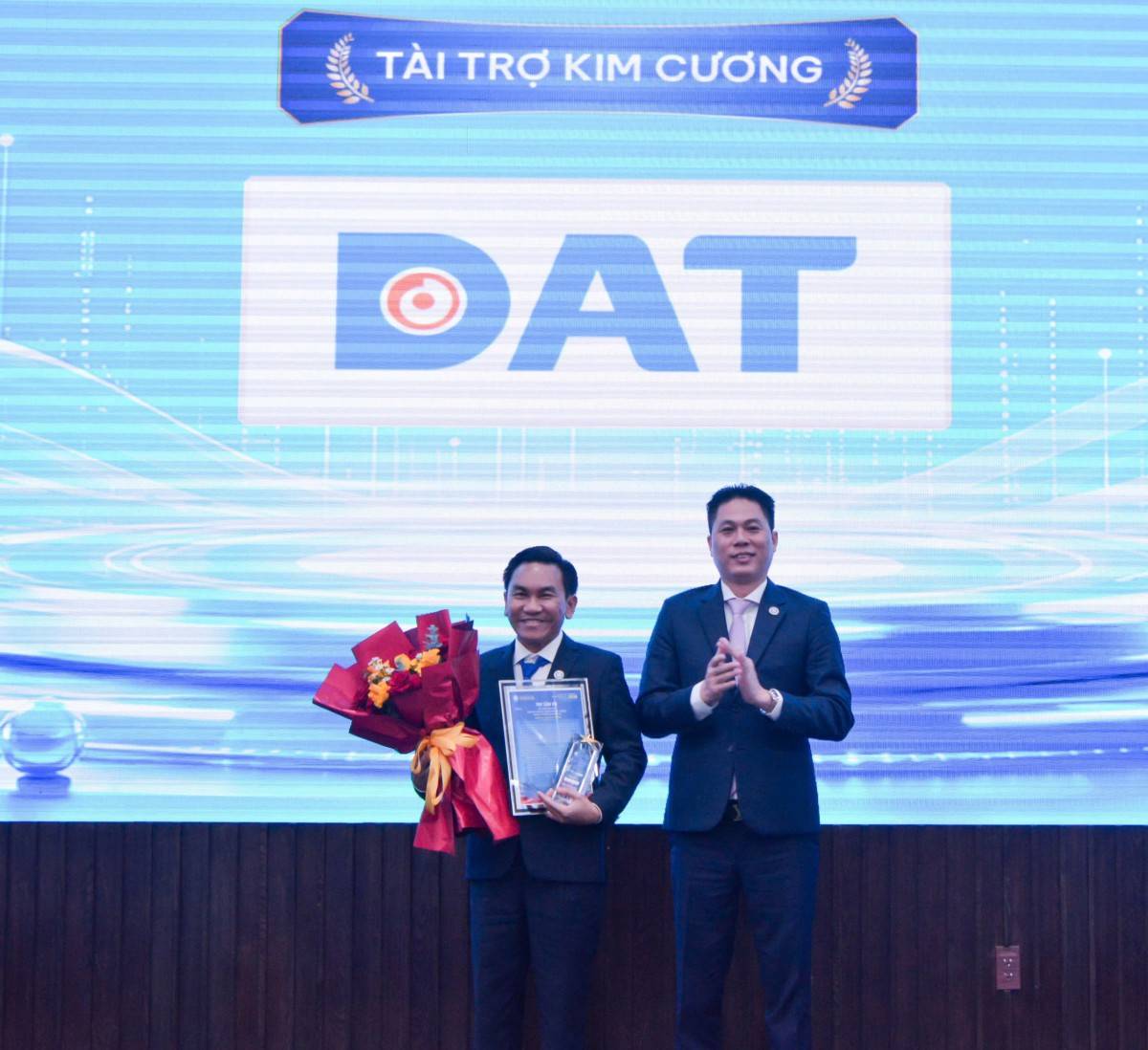 Tri  ân  nhà  tài  trợ  kim  cương. Ảnhh- Bích  Liên