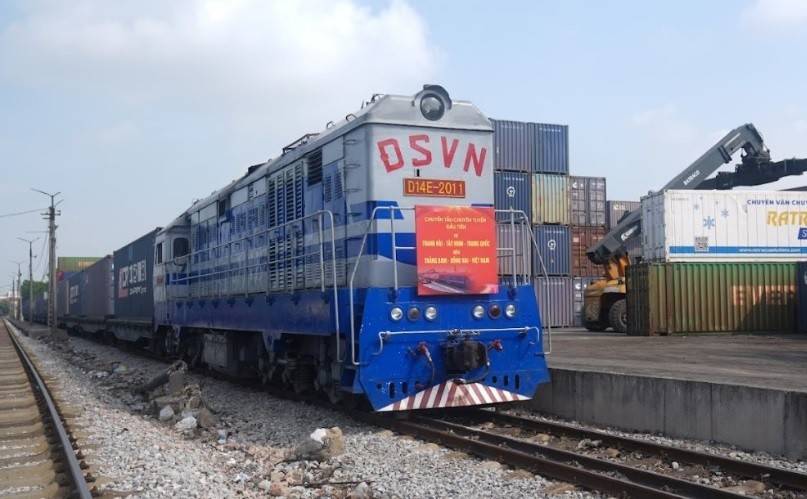 Chuyến tàu chuyên chở container đầu tiên tuyến vận tải liên vận quốc tế bằng đường sắt Thanh Hải (Trung Quốc) - Đồng Nai (Việt Nam) xuất phát từ ga Đông Anh.
