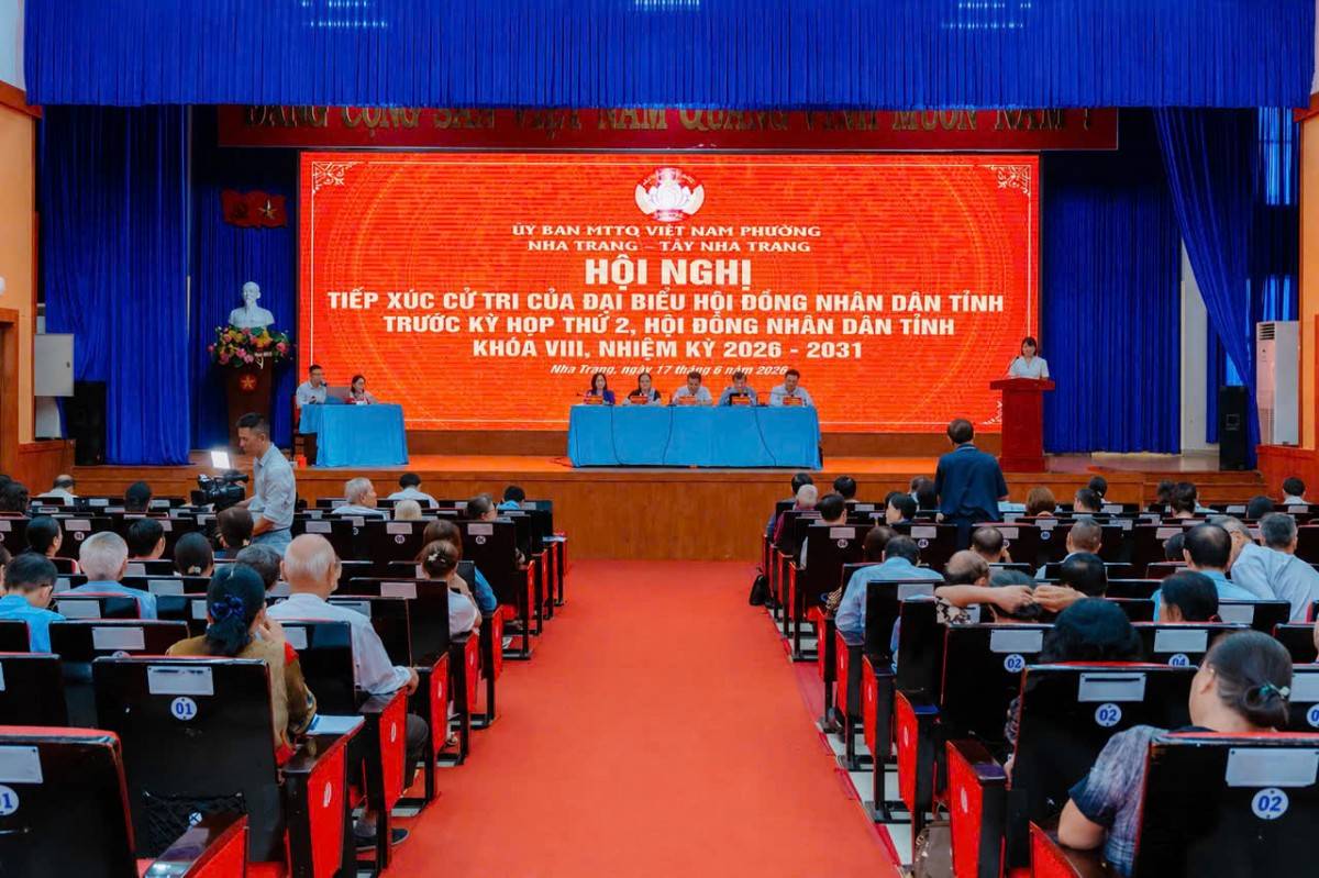Bí thư Tỉnh ủy Khánh Hòa Trần Phong tiếp xúc cử tri tại hai phường Nha Trang và Tây Nha Trang